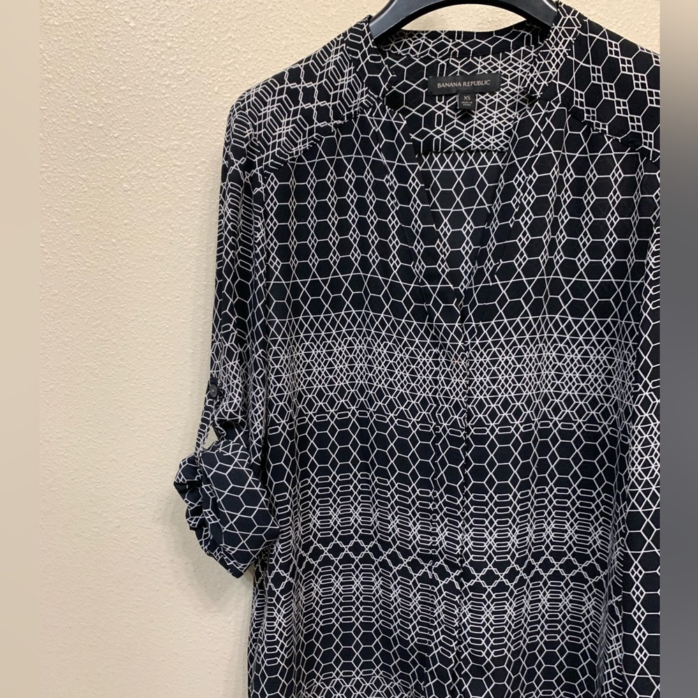 Abstract button up - Picture 3 of 8